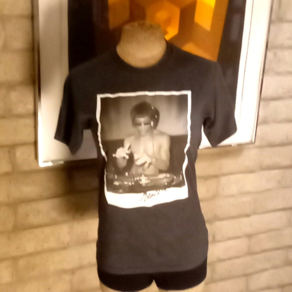 Bruce Lee DJ t shirt size sm 26